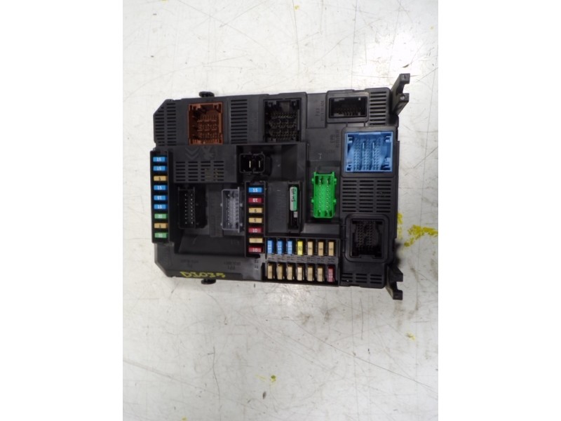 Recambio de caja reles / fusibles para peugeot 308 1.6 blue-hdi fap referencia OEM IAM 1610807880 9807054180 22661F01