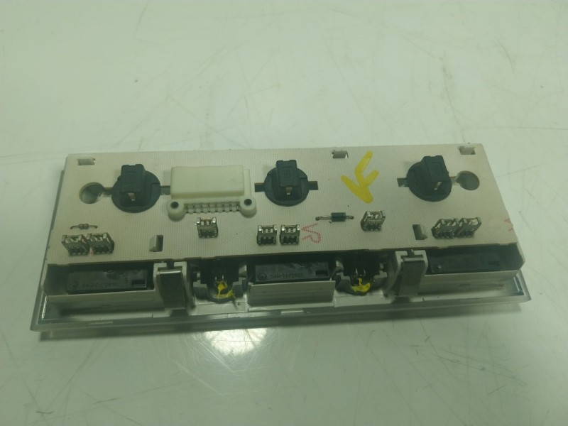 Recambio de piloto interior para bmw serie 7 (e65/e66) 730ld referencia OEM IAM  834300 