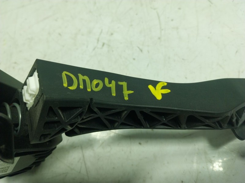 Recambio de potenciometro pedal para volkswagen t-roc 1.5 16v tsi act referencia OEM IAM  5Q1723503 