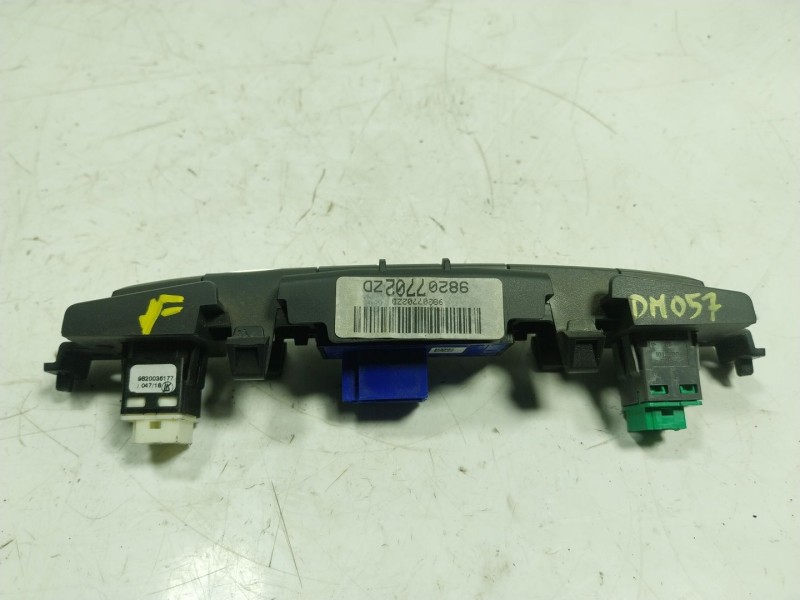Recambio de mando multifuncion para citroën ds3 1.2 12v e-thp referencia OEM IAM  98207702 