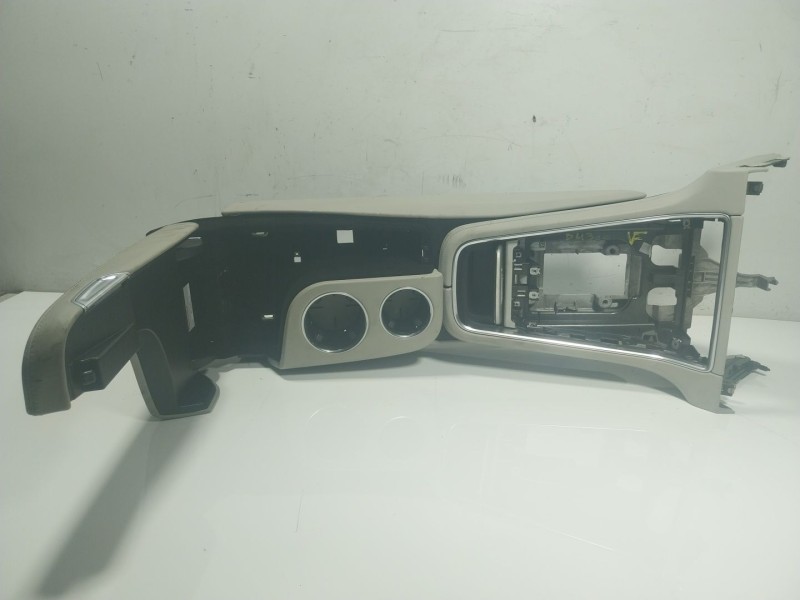 Recambio de apoyabrazos central para porsche panamera 2.9 v6 turbo cat referencia OEM IAM   