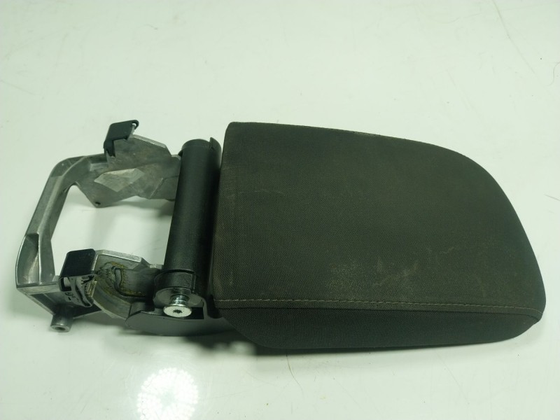 Recambio de apoyabrazos central para volkswagen golf vii lim. 1.6 tdi dpf referencia OEM IAM   