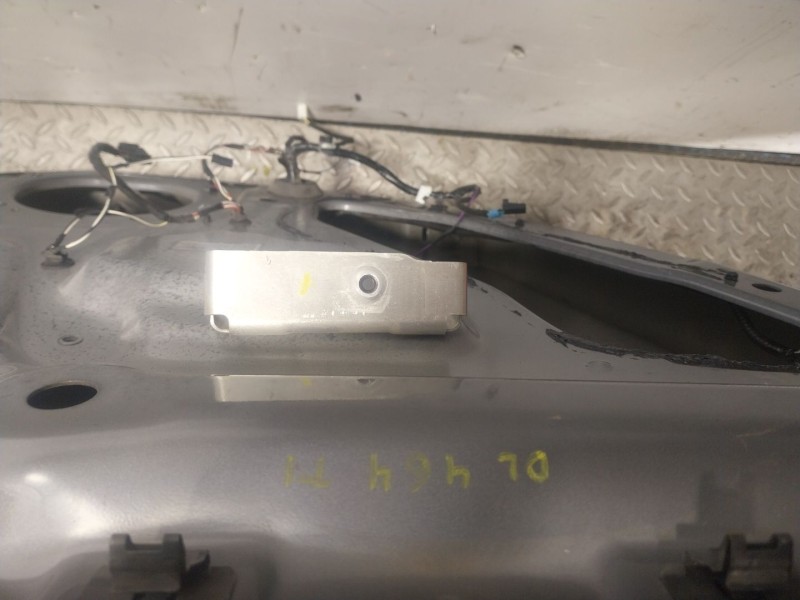 Recambio de puerta trasera izquierda para tesla model s p referencia OEM IAM   