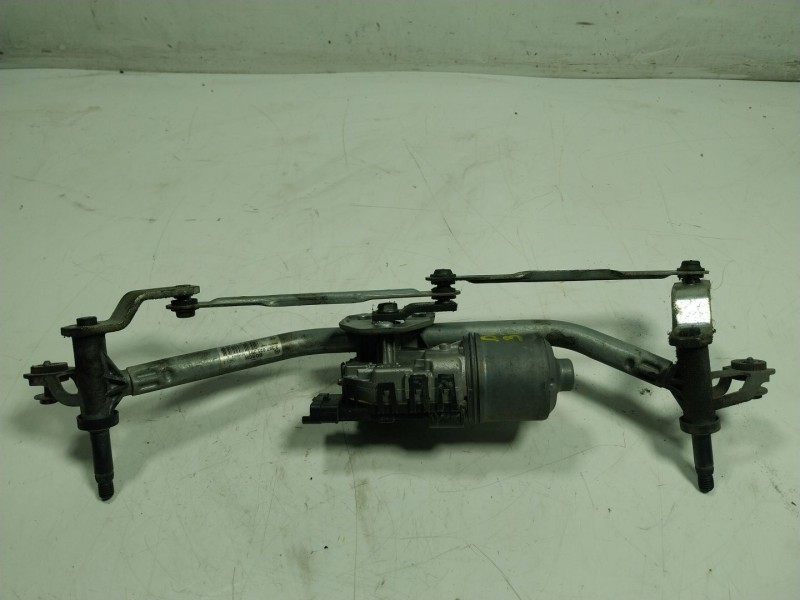 Recambio de motor limpia delantero para peugeot 208 1.6 blue-hdi fap referencia OEM IAM  0390241540 