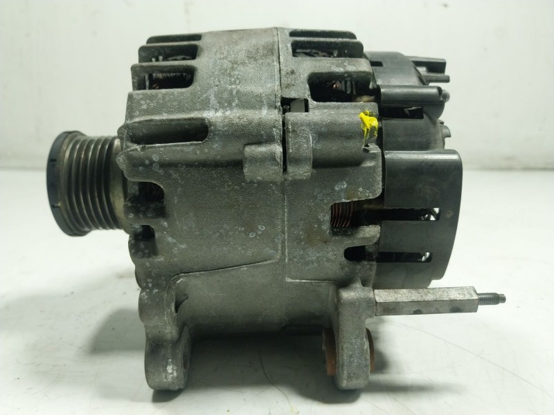 Recambio de alternador para volkswagen golf vii lim. 1.6 tdi dpf referencia OEM IAM  03L903032 