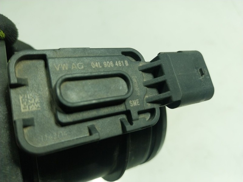 Recambio de caudalimetro para volkswagen golf vii lim. 1.6 tdi dpf referencia OEM IAM  04L906461 