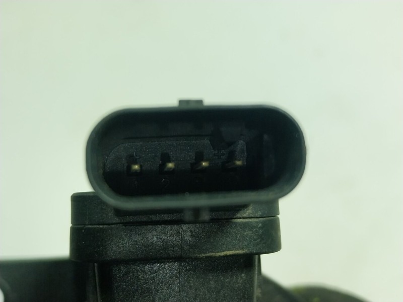 Recambio de caudalimetro para volkswagen golf vii lim. 1.6 tdi dpf referencia OEM IAM  04L906461 