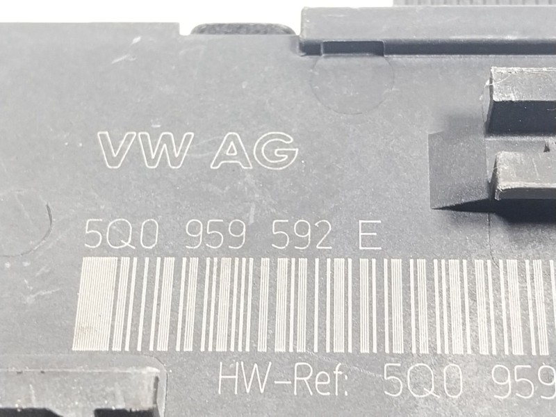 Recambio de modulo electronico para audi a3 sedán (8vm) 1.4 16v tfsi act referencia OEM IAM  5Q0959592 