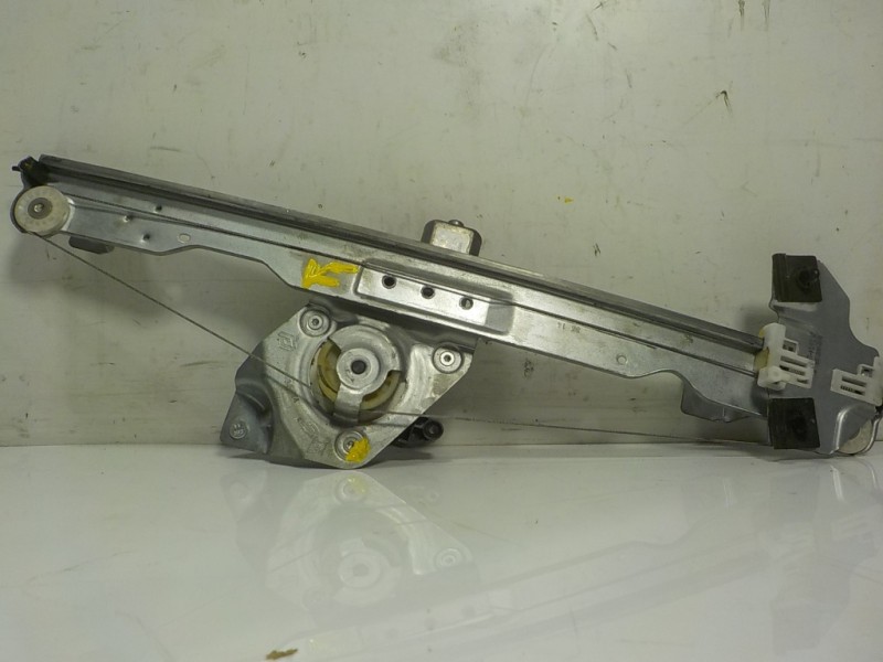 Recambio de elevalunas delantero derecho para dacia duster 1.5 dci diesel fap cat referencia OEM IAM 807206838R 128001471B 