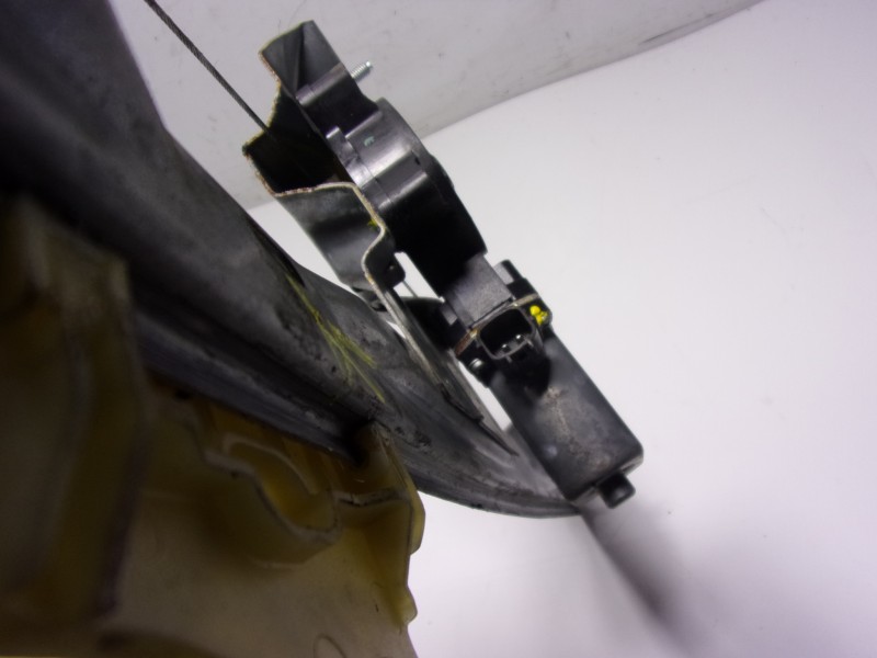 Recambio de elevalunas delantero derecho para renault twingo iii 1.0 sce referencia OEM IAM  128001471B 