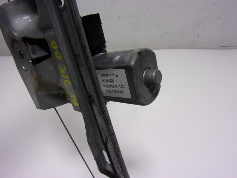 Recambio de elevalunas delantero derecho para renault twingo iii 1.0 sce referencia OEM IAM  128001471B 