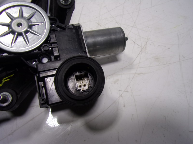 Recambio de elevalunas delantero izquierdo para toyota yaris 1.5 vvti hev referencia OEM IAM  0620206071 