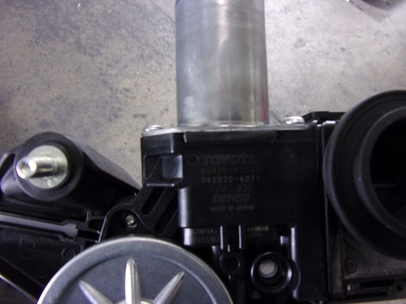 Recambio de elevalunas delantero izquierdo para toyota yaris 1.5 vvti hev referencia OEM IAM  0620206071 