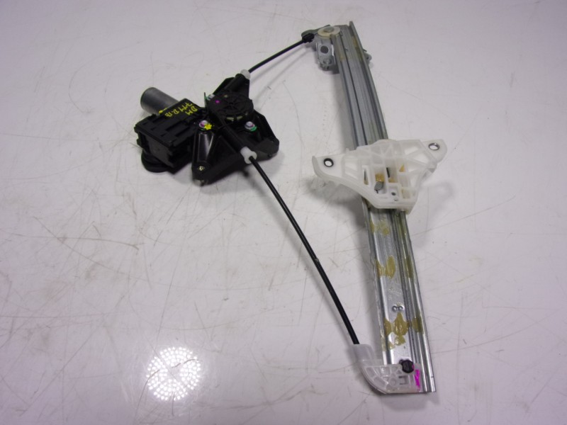 Recambio de elevalunas delantero izquierdo para toyota yaris 1.5 vvti hev referencia OEM IAM  0620206071 