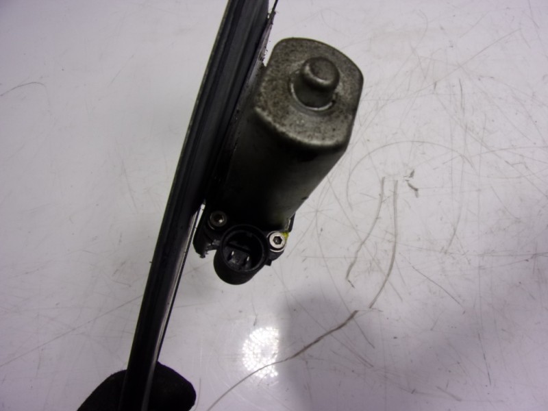 Recambio de elevalunas delantero izquierdo para dacia duster ambiance 4x2 referencia OEM IAM 807213506R 3L4124G 