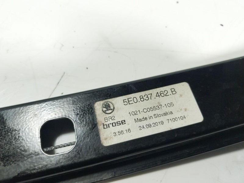 Recambio de elevalunas delantero derecho para skoda octavia lim. (5e3) 2.0 tdi referencia OEM IAM 5E0837462B  