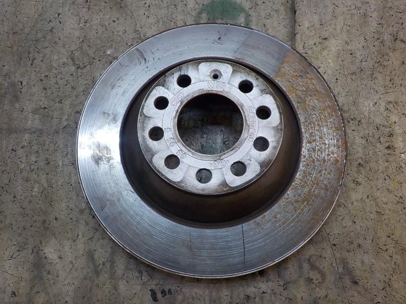 Recambio de disco freno trasero para audi a6 berlina (4f2) 2.0 tdi referencia OEM IAM 4F0615601E  