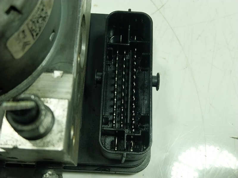 Recambio de abs para peugeot 208 1.6 blue-hdi fap referencia OEM IAM  6158090048 