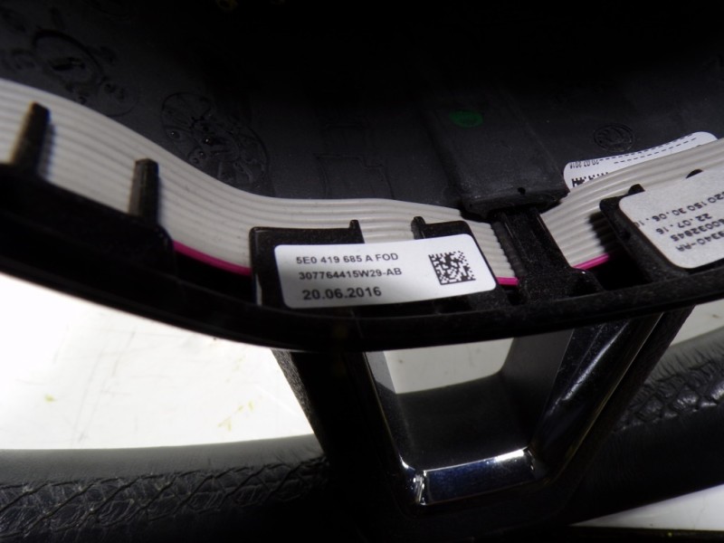 Recambio de volante para skoda yeti 1.2 tsi referencia OEM IAM 5L0419091QCWE 5L0419091Q 