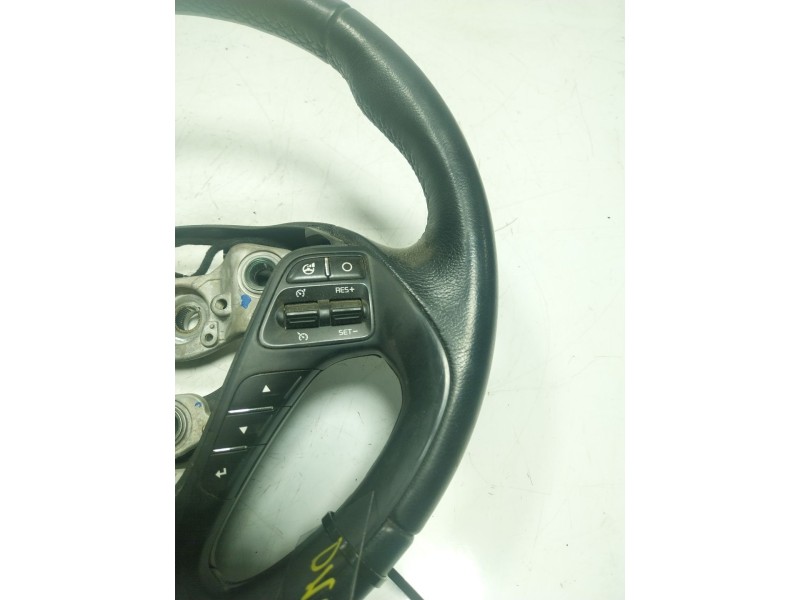 Recambio de volante para kia cee´d 1.6 gdi cat referencia OEM IAM 56111A2050 56110A2550BWK 