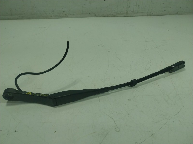 Recambio de brazo limpia delantero izquierdo para tesla y referencia OEM IAM   