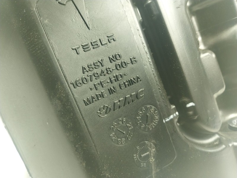 Recambio de deposito limpia para tesla y referencia OEM IAM  160794800B 