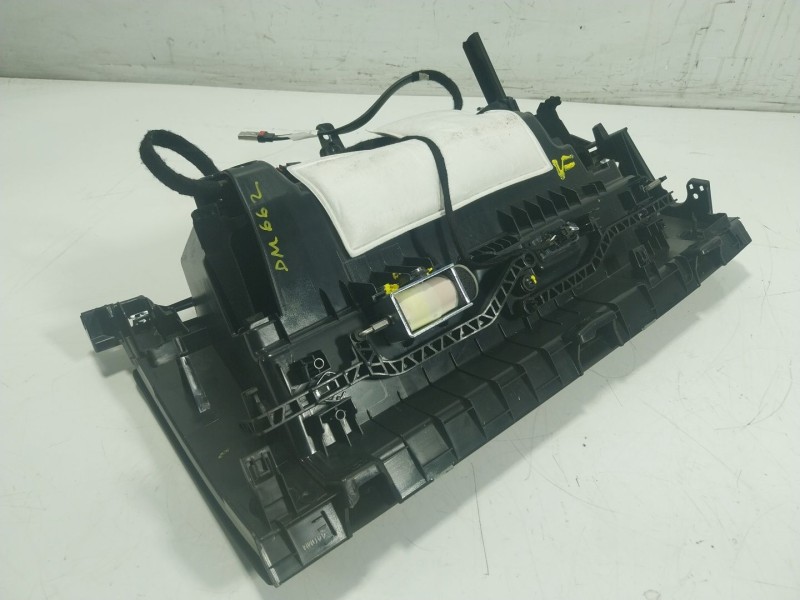 Recambio de guantera para tesla y referencia OEM IAM   