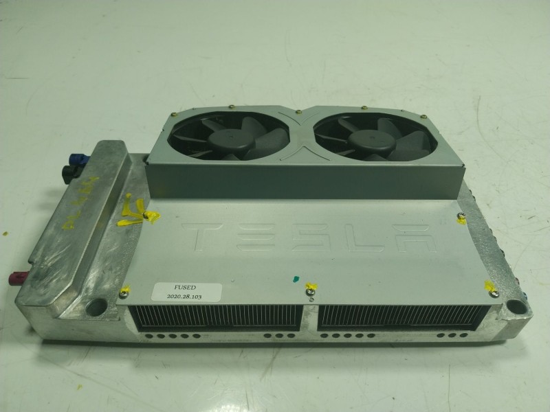 Recambio de modulo electronico para tesla model s p referencia OEM IAM  165500070I 