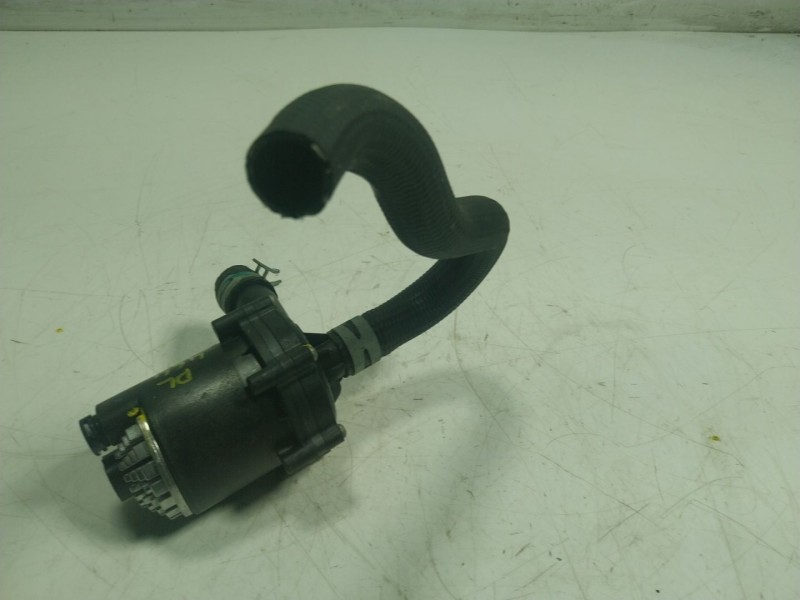 Recambio de bomba agua para tesla model s p referencia OEM IAM  106747300F 