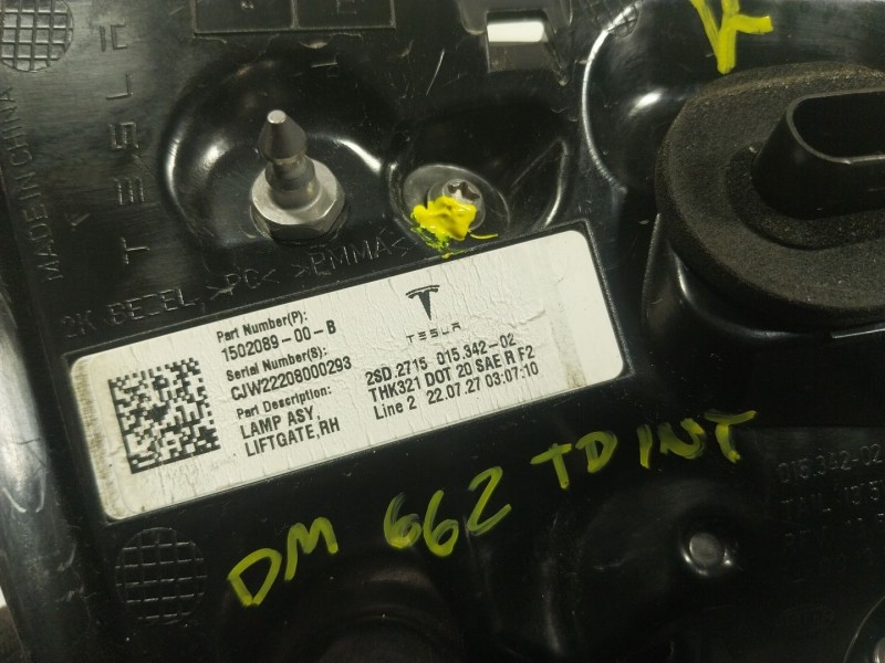 Recambio de piloto trasero derecho interior para tesla y referencia OEM IAM  150208900B 