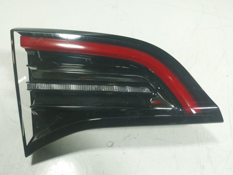 Recambio de piloto trasero izquierdo interior para tesla y referencia OEM IAM  150208800B 