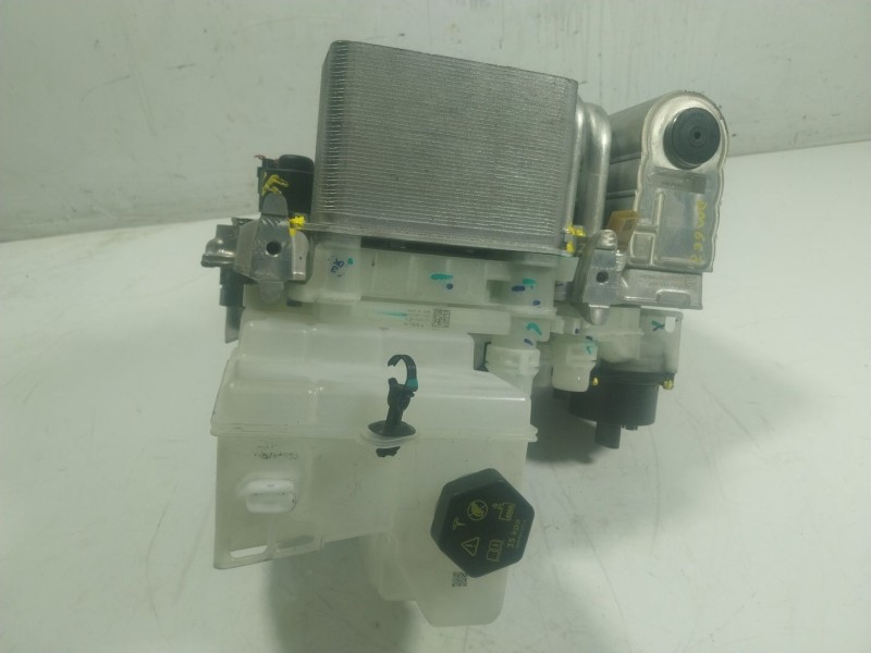 Recambio de bomba agua para tesla y referencia OEM IAM  1547595A2F 