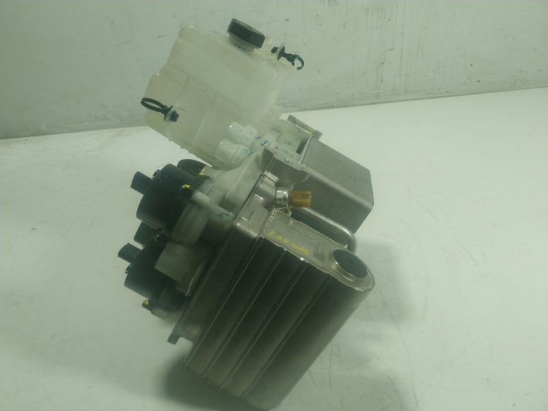 Recambio de bomba agua para tesla y referencia OEM IAM  1547595A2F 