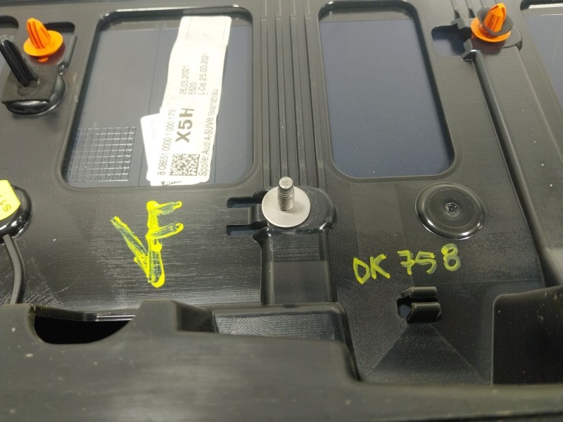 Recambio de aleron trasero para audi q4 e-tron aq4e f4bac3 referencia OEM IAM  89A 827 933 