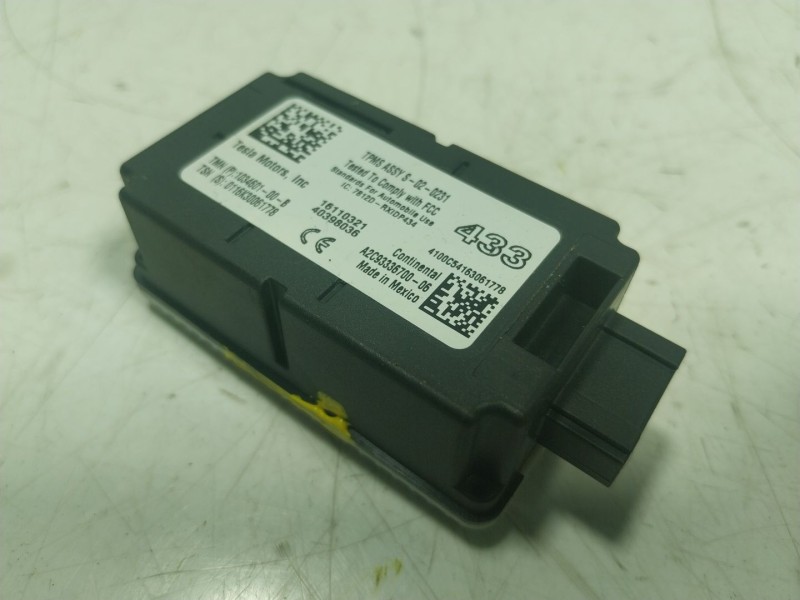 Recambio de modulo electronico para tesla model s p referencia OEM IAM   