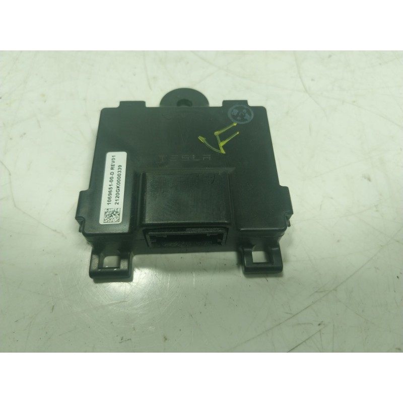 Recambio de modulo electronico para tesla model s p referencia OEM IAM  106965100D 