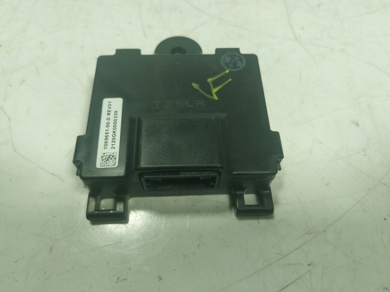 Recambio de modulo electronico para tesla model s p referencia OEM IAM  106965100D 