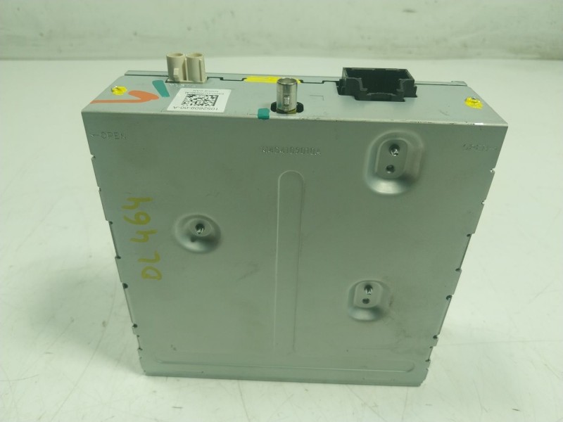 Recambio de sistema audio / radio cd para tesla model s p referencia OEM IAM  105260900A 