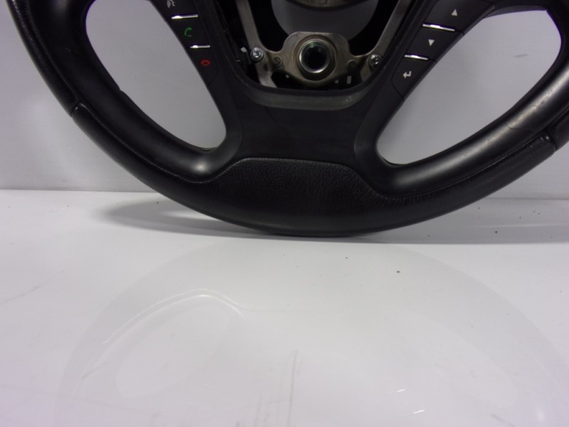 Recambio de volante para kia cee´d 1.6 gdi cat referencia OEM IAM 56110A2550BWK 66110A2550BWK 