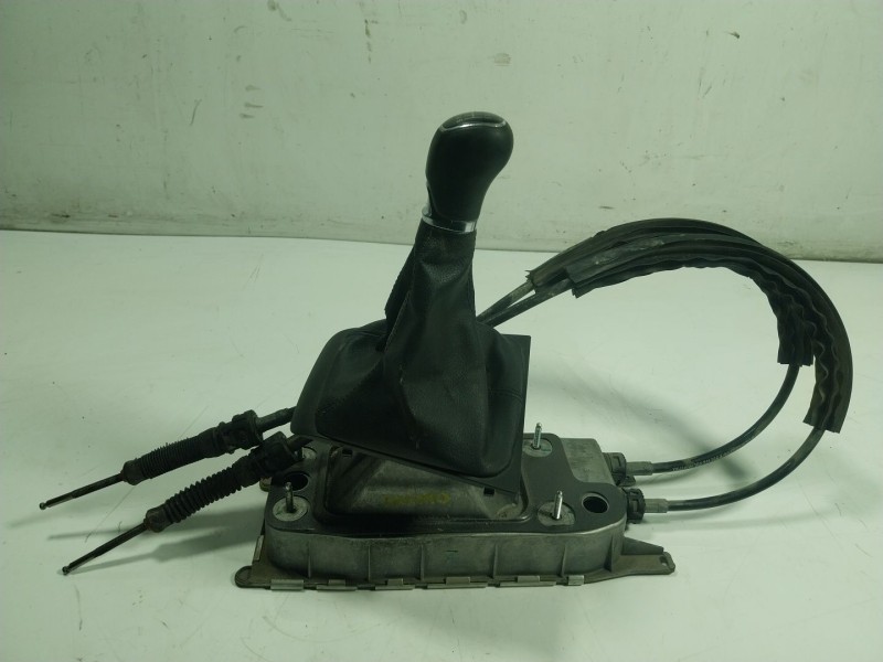 Recambio de palanca cambio para skoda yeti 1.2 tsi referencia OEM IAM  5K0711049 