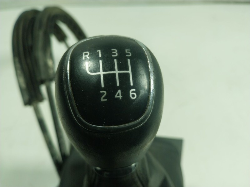 Recambio de palanca cambio para skoda yeti 1.2 tsi referencia OEM IAM  5K0711049 
