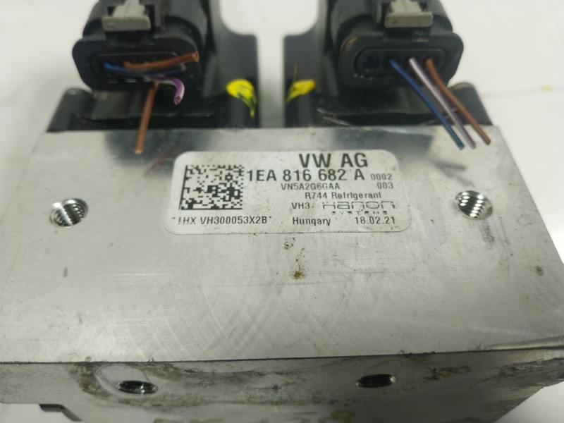 Recambio de valvula aire adicional para audi q4 e-tron aq4e f4bac3 referencia OEM IAM  1EA816682 