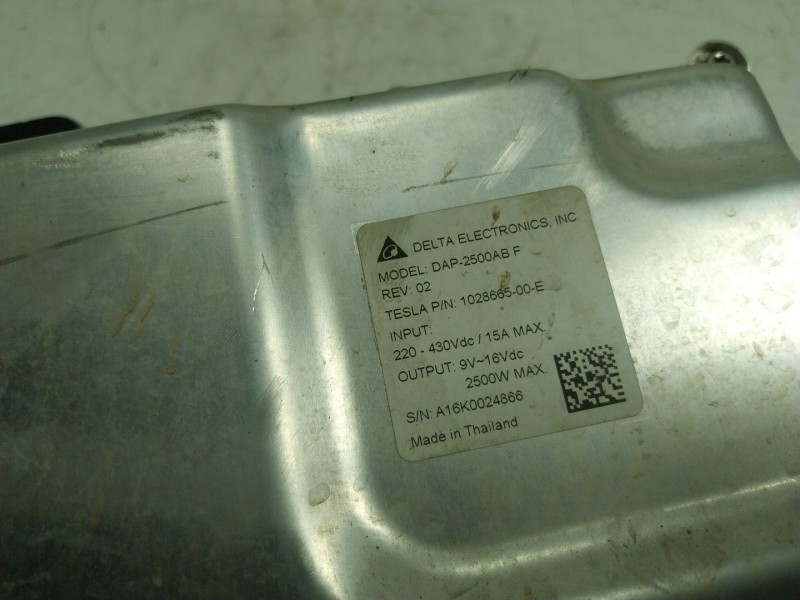 Recambio de convertidor de voltaje para tesla model s p referencia OEM IAM  102866500E 