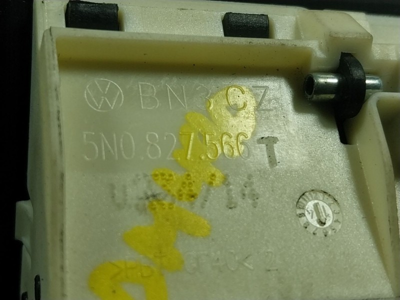 Recambio de maneta porton para skoda yeti 1.2 tsi referencia OEM IAM  5N0827566 