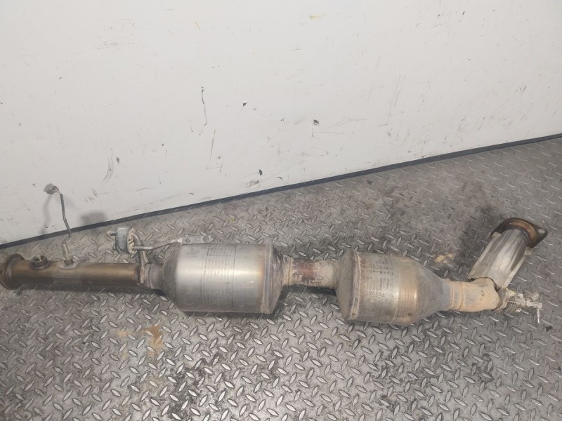 Recambio de catalizador para toyota hilux referencia OEM IAM   