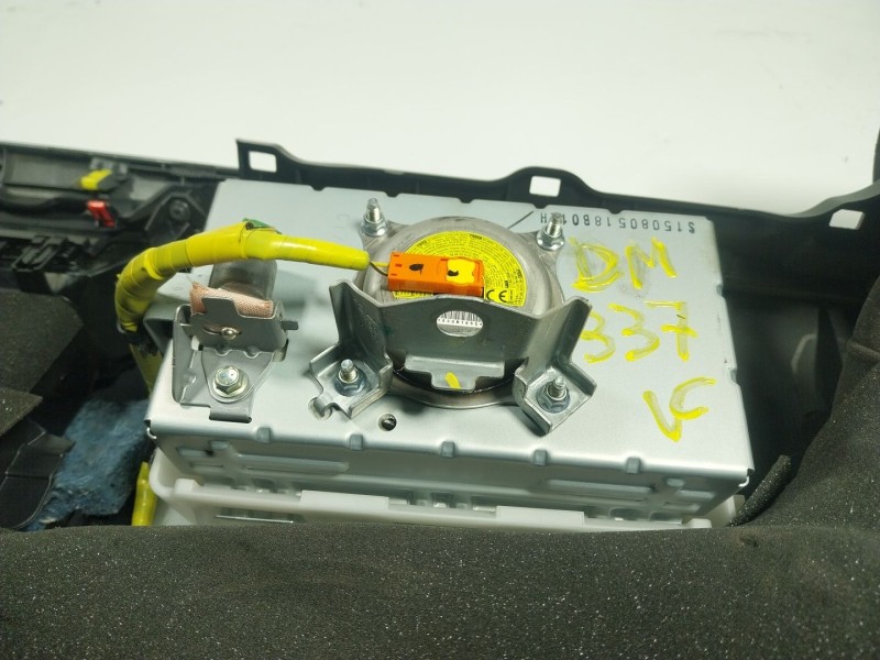 Recambio de salpicadero para toyota hilux referencia OEM IAM   