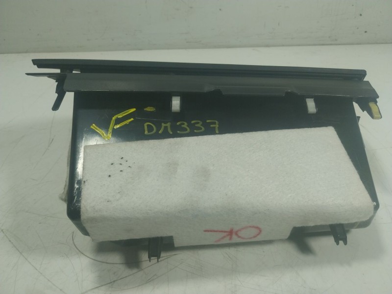 Recambio de guantera para toyota hilux referencia OEM IAM  55437KK040 