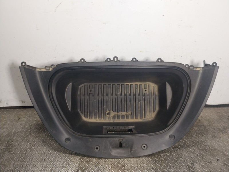 Recambio de moldura para tesla y referencia OEM IAM  1036010030 