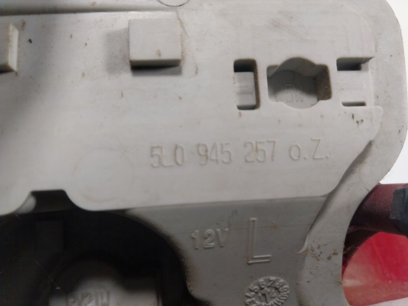 Recambio de piloto trasero derecho para skoda yeti 1.2 tsi referencia OEM IAM  5L0945267 