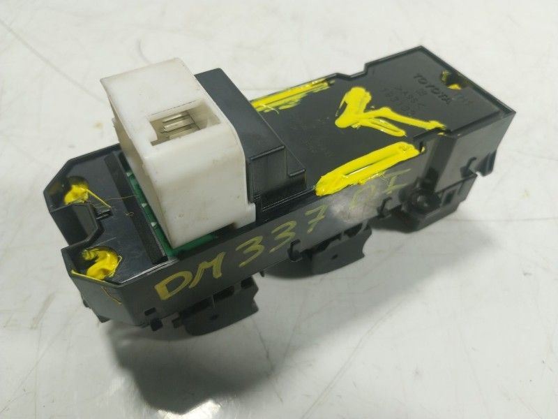 Recambio de mando elevalunas delantero izquierdo para toyota hilux referencia OEM IAM  848200D600 